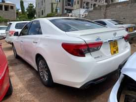A picture of 2014 Toyota Mark x Toyota 2.5cc