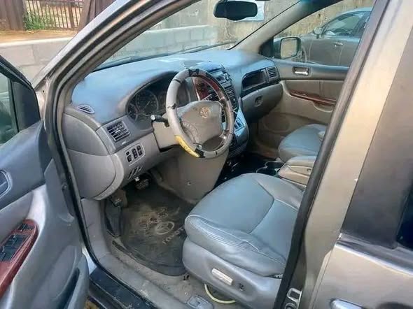 A picture of Toyota Big Sienna