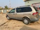 A picture of Toyota sienna 02 model