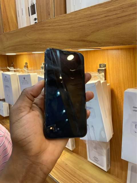 A picture of iPhone XS Gb 64