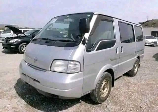 A picture of Suzuki mini bus 