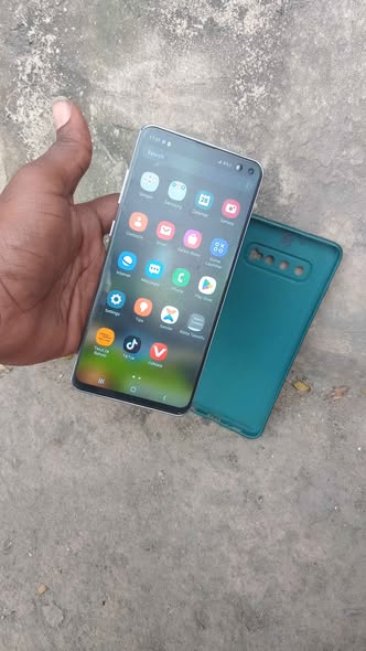 A picture of SAMSUNG S10 PLUS