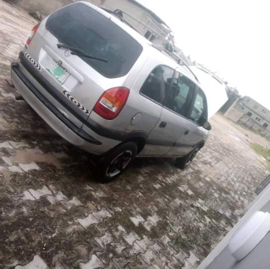 A picture of Opel zafira for sale first Body Engine Gear location.ibeju lekki