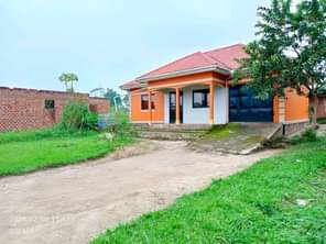 A picture of House for sale in buyaala just 1km From tarmac having