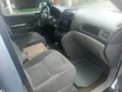 A picture of 2005 Toyota Sienna Le 6dr hatchback