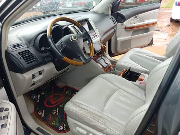 A picture of Highest grade Lexus RX 330 Everything is intact and untouched