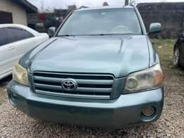 A picture of 3seaters highlander 2004 1st body bumper painted N5 3m 07038594171