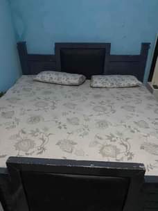 A picture of Kitanda 6 6 pamoja na bedside yake 0620404244