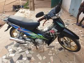 A picture of J ai une motos vendre trs propre troc possible WhatsApp