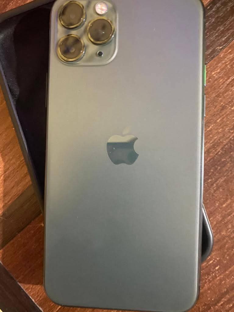 A picture of iPhone 11 pro 256gb