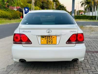 A picture of TOYOTA CROWN Year. 2004 Colour P WHITE Engine Cc 2490