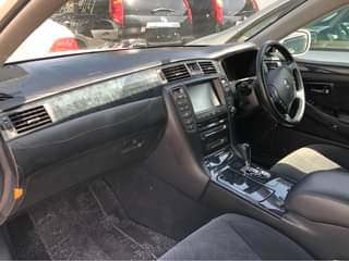 A picture of TOYOTA CROWN