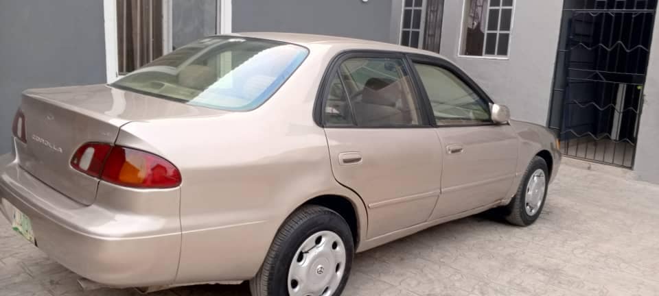 A picture of 2003 toyota corolla