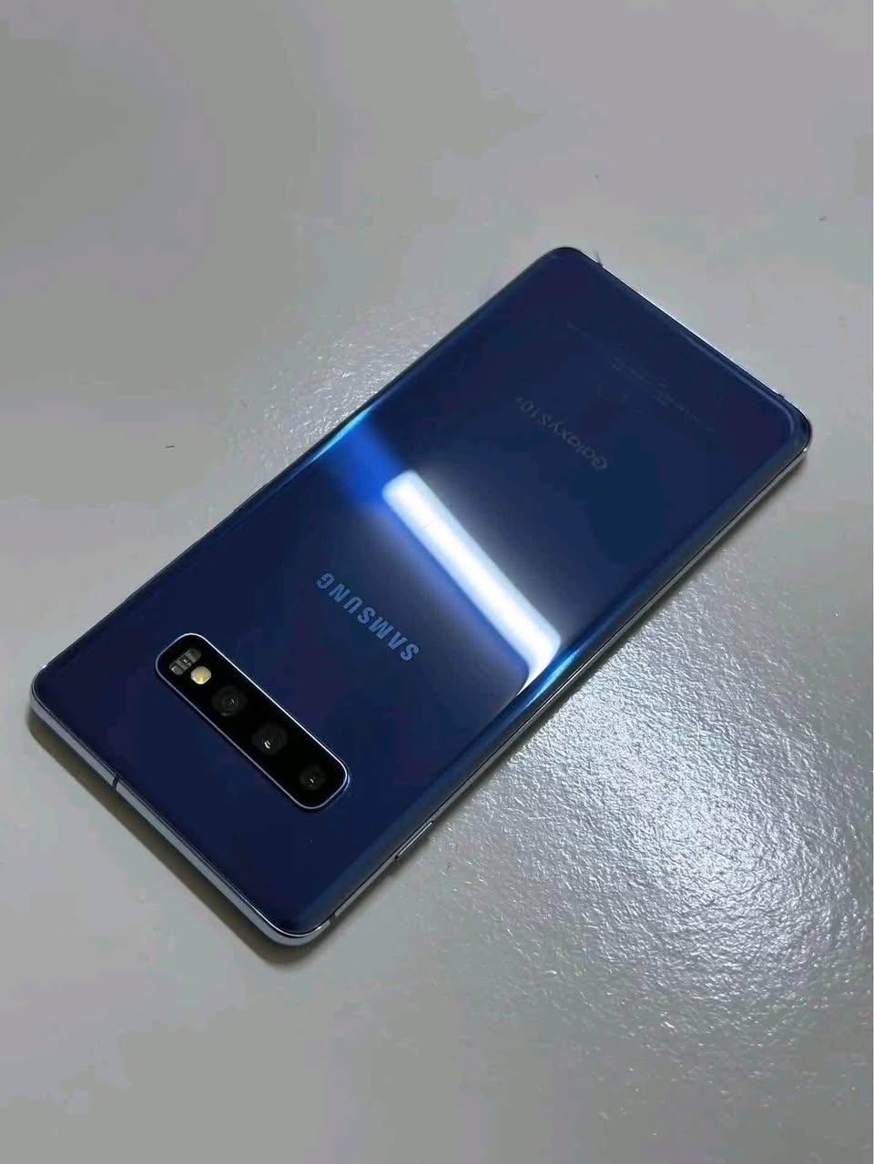 A picture of Samsung s10