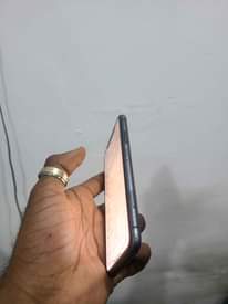 A picture of Iphone 11 64gb