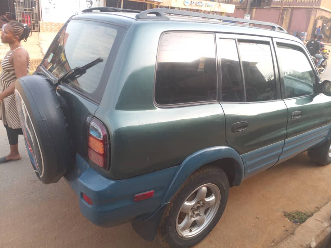 A picture of Rav4 2001 model