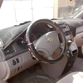 A picture of Toyota sienna
