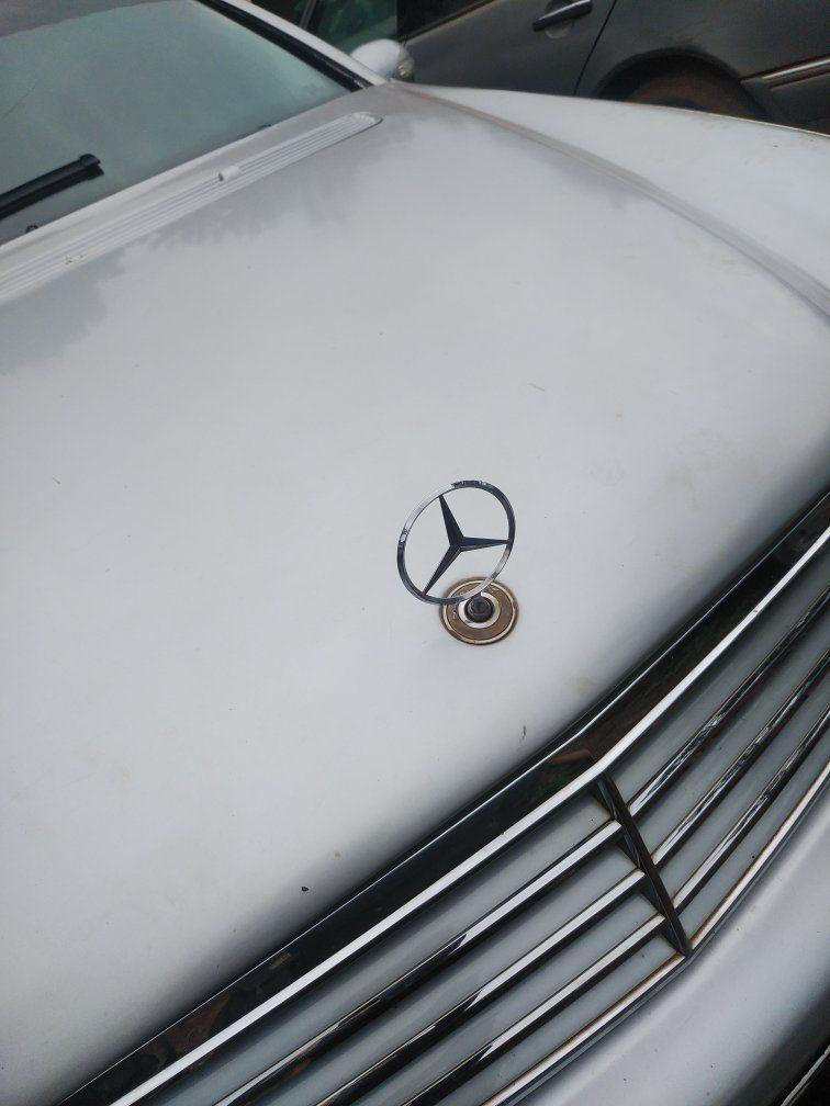 A picture of 2000 Germany benz