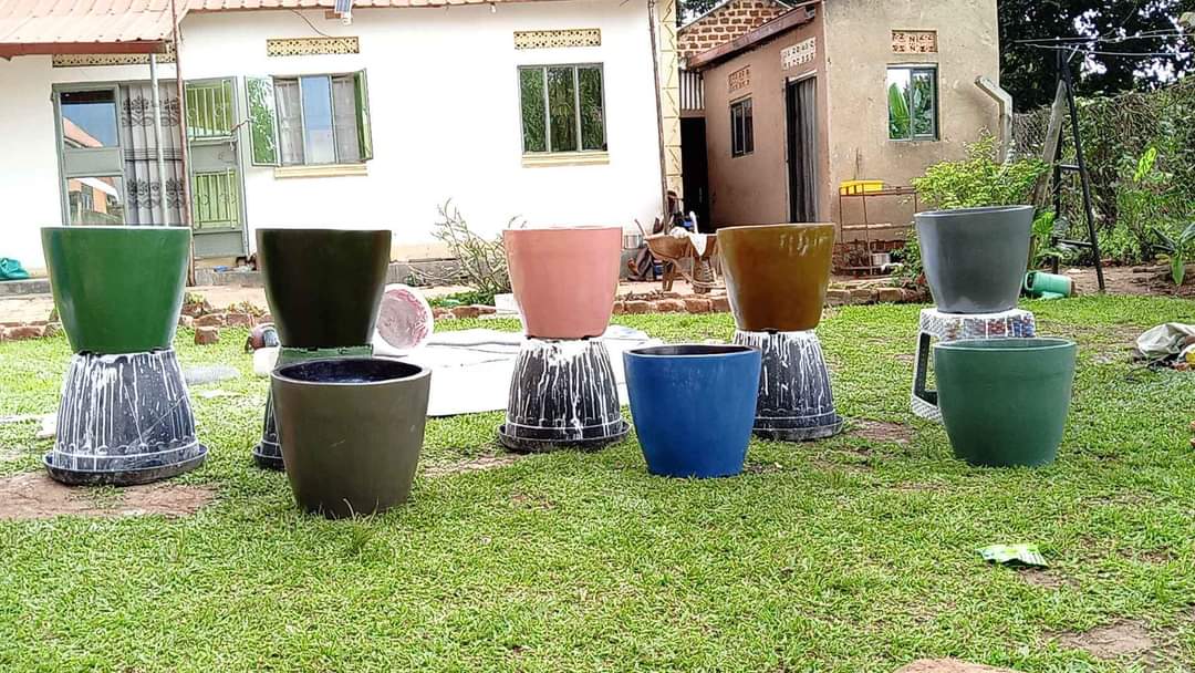 A picture of V shaped orchid xl ceramic finish cement pots