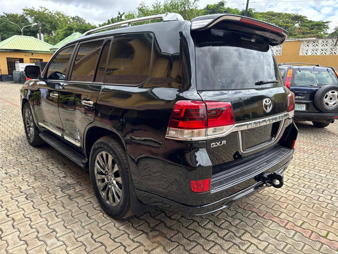 A picture of 017 Toyota Landcruiser GXR Regs Toks standard Low mileage Fulloption