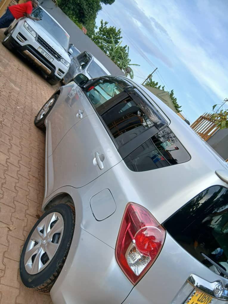 A picture of 2010 Toyota rectis toyota