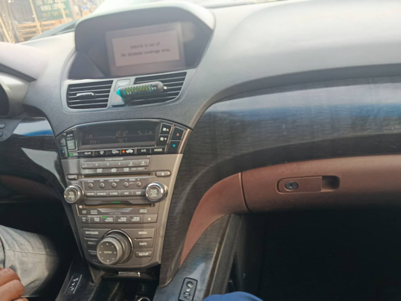 A picture of Acura MDX 2009 model Color white with full option