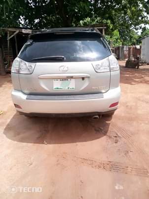 A picture of Lexus RX330