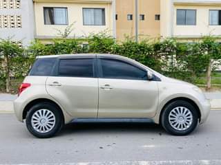 A picture of TOYOTA IST