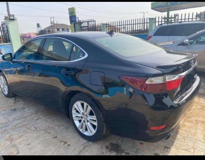 A picture of FOREIGN USEDLEXUS ES 350 2015 PRICE 30M LOCATION LAGOS STATE