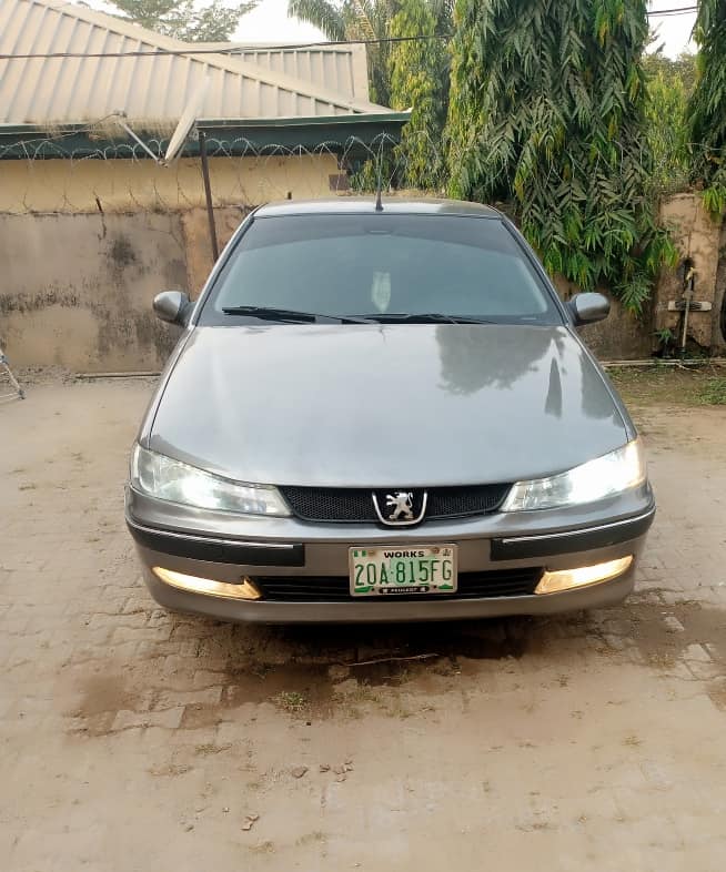 A picture of Peugeot 406 with E 10 engine.