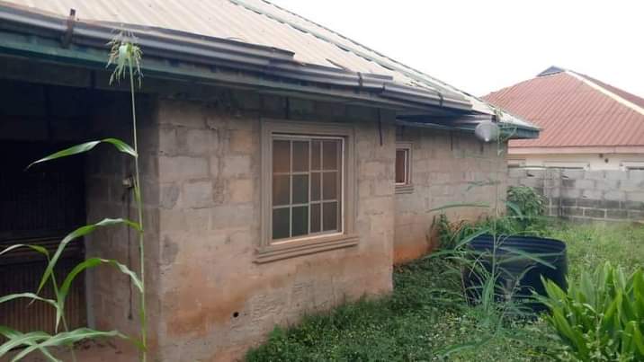 A picture of Land with building inside
