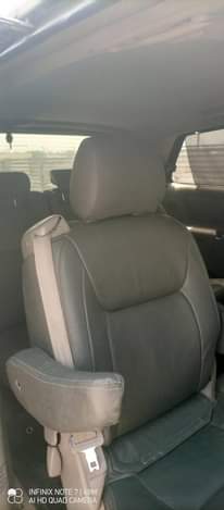 A picture of Toyota sienna 05 buy and fix clean body and interior