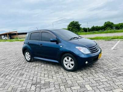 A picture of TOYOTA IST