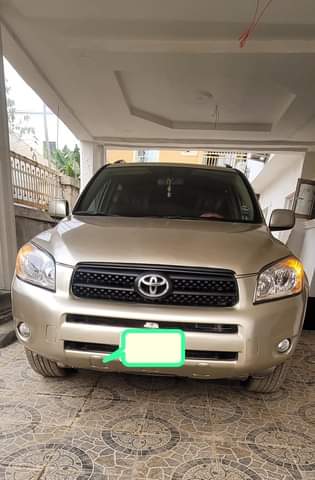 A picture of Toyota RAV4 neatly used 2007 8 model First body Price