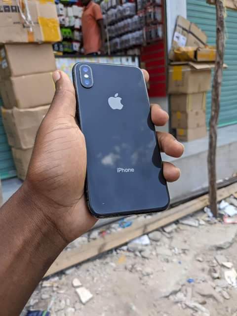 A picture of Iphone X GB256 BH 100 Nyoofu