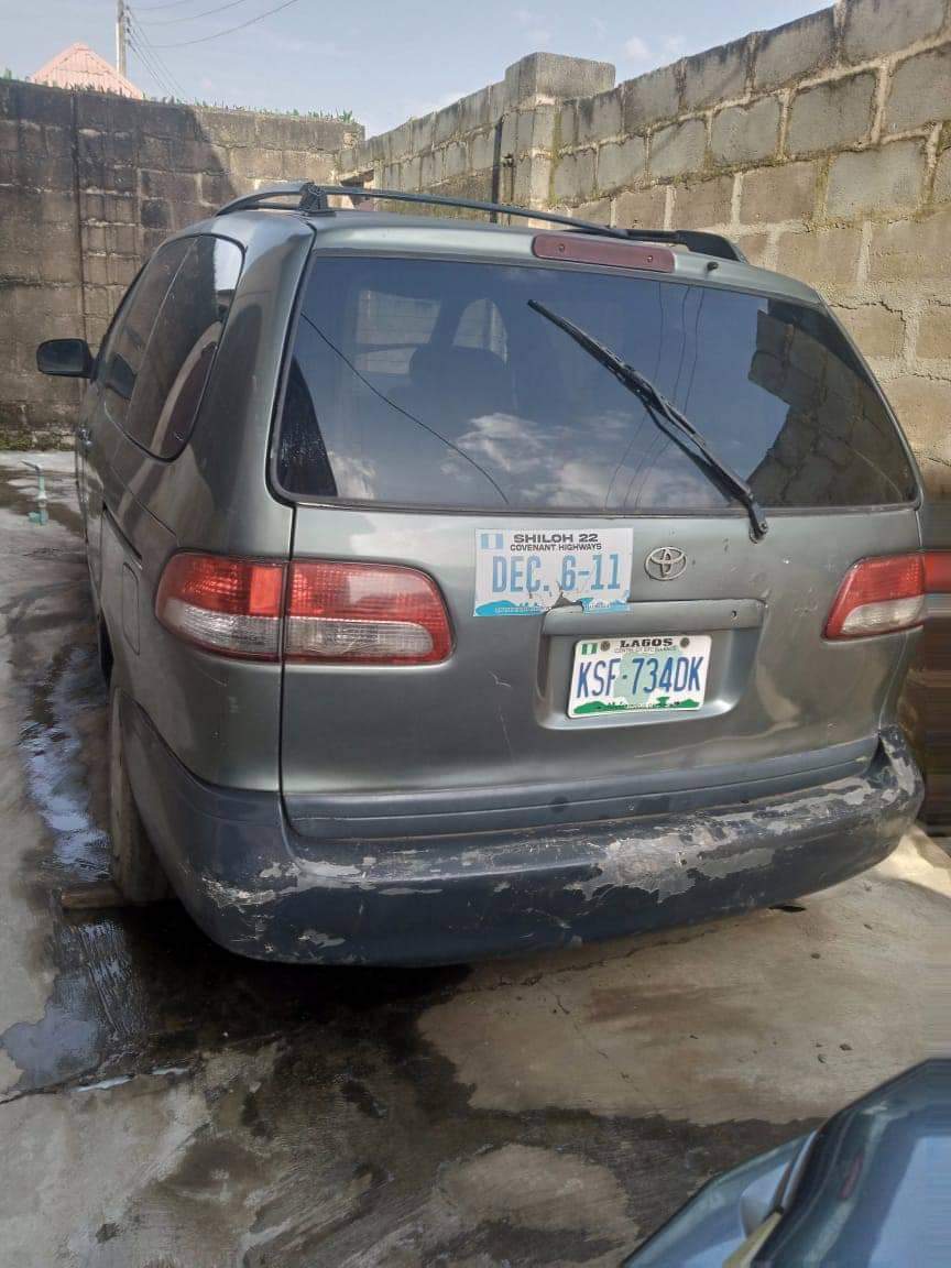 A picture of Toyota sienna