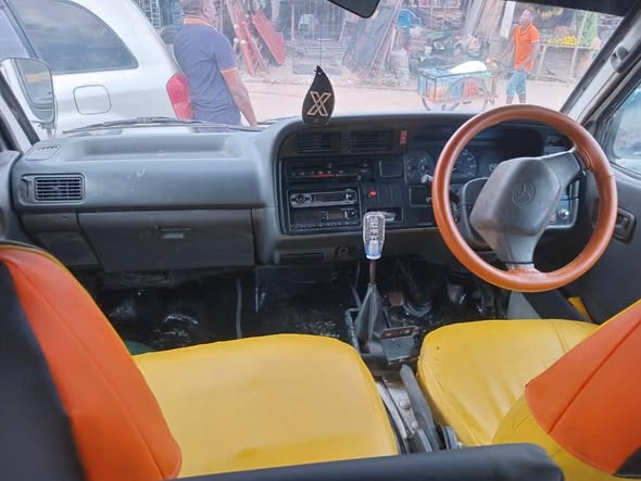 A picture of HIACE 0620356906