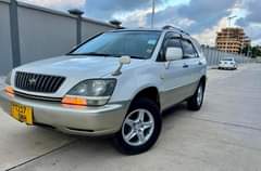 A picture of Toyota Harrier Old Model