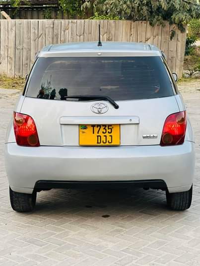 A picture of Toyota ist cc1290