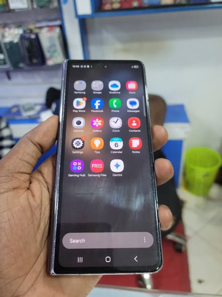 A picture of Samsung galaxy z fold 256gb