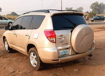 A picture of 2009 Toyota RAV4 4 plugs Available for sale 4 3