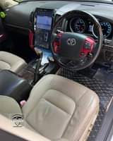A picture of Land cruiser zx Prado