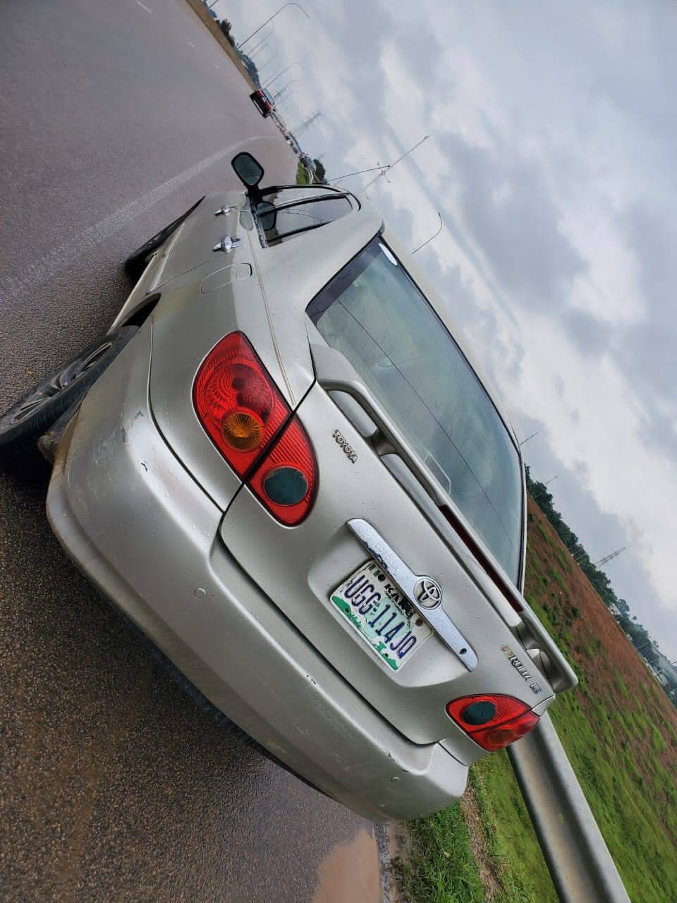 A picture of Toyota Corolla 04
