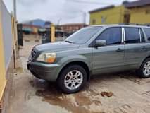 A picture of 2004 Honda Pilot Jeep