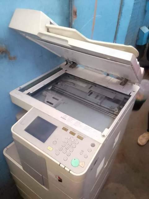 A picture of Photocopy machine canon ir 2525
