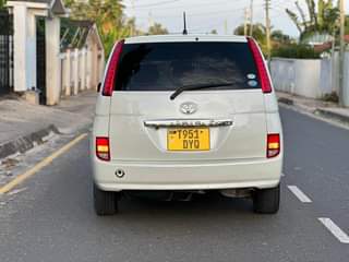 A picture of Toyota isis
