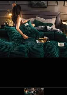 A picture of Coral velvet duvets