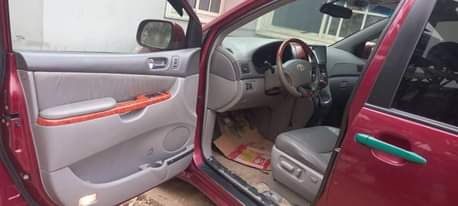 A picture of TOYOTA SIENNA