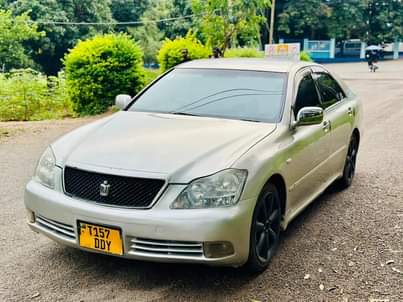 A picture of TOYOTA CROWN ATHLETE FOR SELL 8 7M SO PLSEEEEE CALL