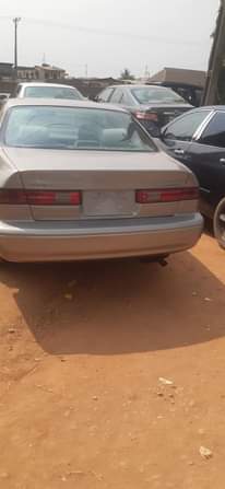 A picture of TOYOTA CAMRY 1999 USED